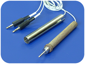 Опорный трубчатый электрод и одиночный лечебный электрод карандашного типа.