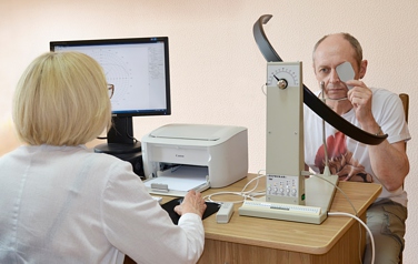 Проведение диагностики полей зрения с применением аппарата "ПЕРИСКАН" совместно с компьютером